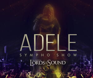 Blick auf die Bühne während der Show mit dem Orchester Lords of the Sounds. Oberhalb der Showname Adele Sympho Show.
