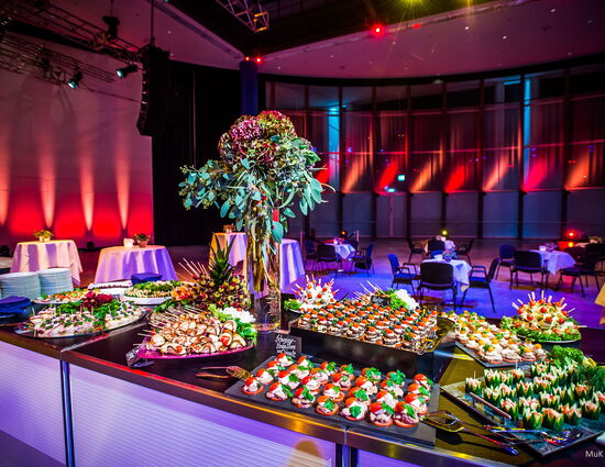 Häppchen-Buffet in der Musik- und Kongresshalle Lübeck