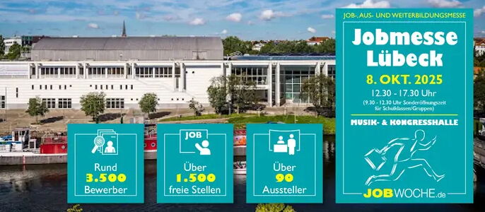 Seitenansicht der Musik- und Kongresshalle mit Infokacheln der Messe, die über das Veranstaltungsdatum 08.10.2025, die Anzahl der 90 Ausstellenden und die erwarteten 3500 Besuchenden informieren.