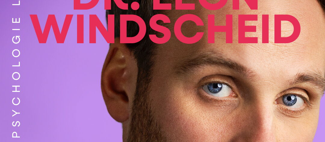 Portrait von Dr. Leon Windscheid, neben ihm sein Name und die Bezeichnung der Tour Alles Perfekt Live Tour.