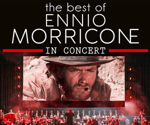 Das Orcherster und darüber eine Leinwand mit Filmausschnitt. Im oberen Teil des Bildes befindet sich der Titel The Best of Ennio Morricone