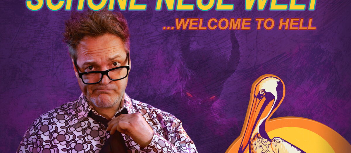 Paul Panzer in die Kamera schauen, darunter ein Meer mit Boot und Luftmatraze. In der Mitte des Bilder die Bezeichnung Paul Panzer.