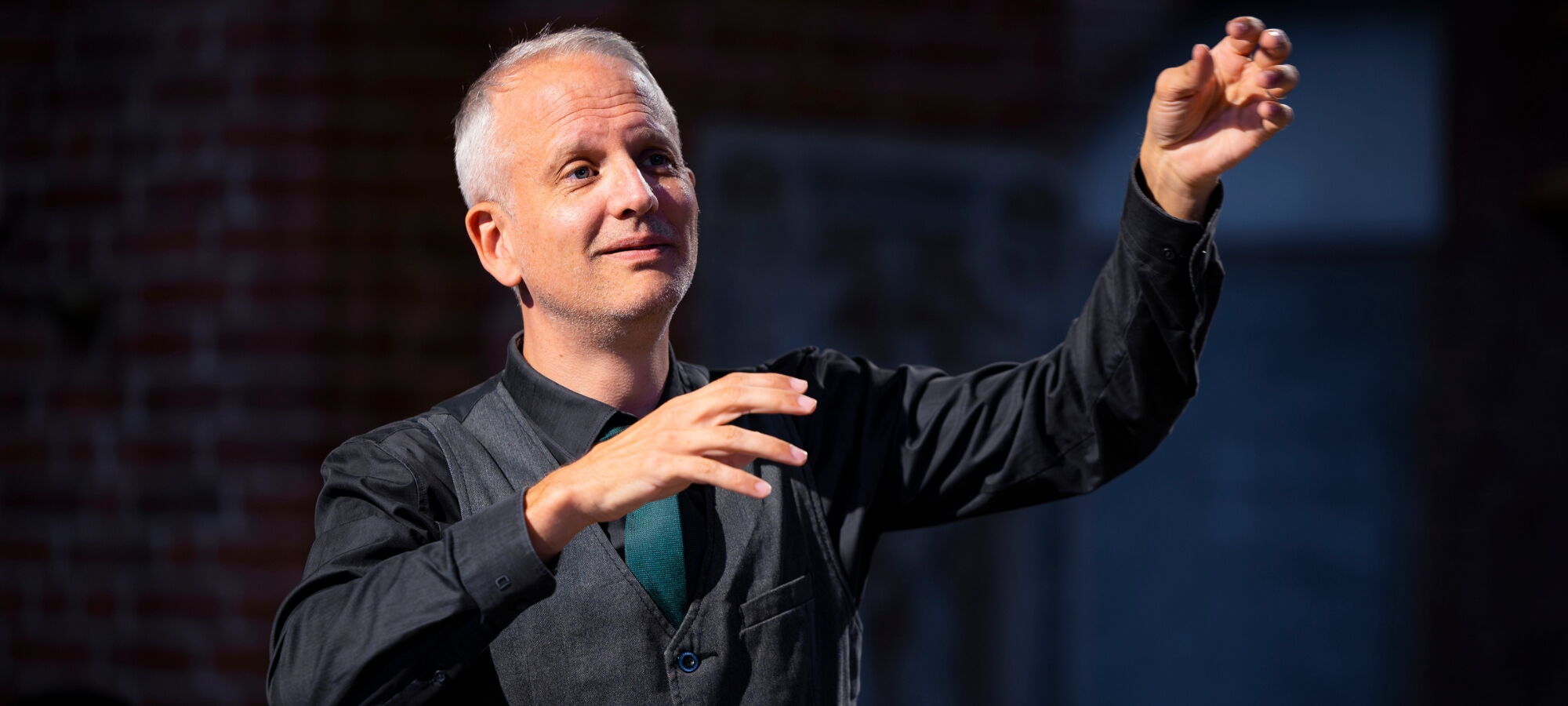 Nicolas Fink dirigierend