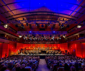 Großer Konzertsaal beim Orchesterkonzert in der Musik- und Kongresshalle Lübeck
